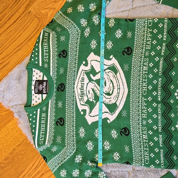 Box Lunch Slytherin Holiday Sweater, Unisex Extra Small, Great Condition - Picture 4 of 10